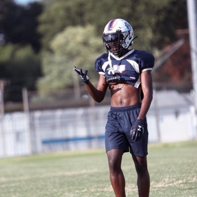 “24 | 6’2 185| Colonial Heights High School |ATH| 3.64GPA |40 - 4.43| 8 D1 Offers | 🏈🏃🏾‍♂️| contact @theamarisdixon