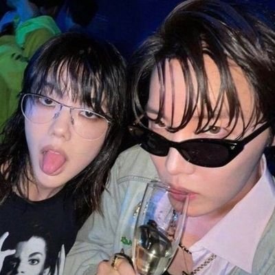 faço bijus, crochê, bordado, estudo, trabalho, sou multistan de kpop e claramente faço tudo mal feito pq ainda tenho tempo pra vir aqui reclamar
♡she/her