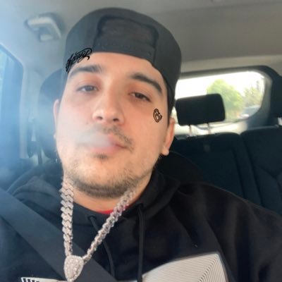 Fishtank Season 3 Contestant, cryptocurrency investor, actor, model, musician, nontent king https://t.co/eUPj1QzBEc https://t.co/riJHjjPmYN
