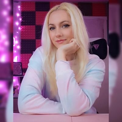 Full time Partnered Content Creator @facebookgaming 💙 Twitch affiliate 💜Okay COD Player 🎮  Professional Model 📷
business email: powertrip1barbie@gmail.com