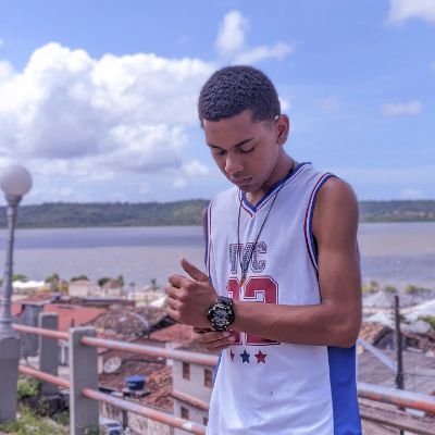 arthur_visualfx's profile picture. Designer | Cantor | Desenhista