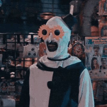 manifest_dest's profile picture. 🌻☠️Just a girl who loves spooky season, but loathes jump scares 🤷‍♀️