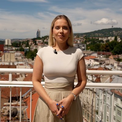 TRT Balkan | digital producer | presenter
dpl. komunikolog/žurnalista
• EFSA (Menadžment i organizacija)
• tvitovi su lični stav