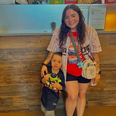 26 | mom to 3 dogs | married to @emmymichelle_39 💓