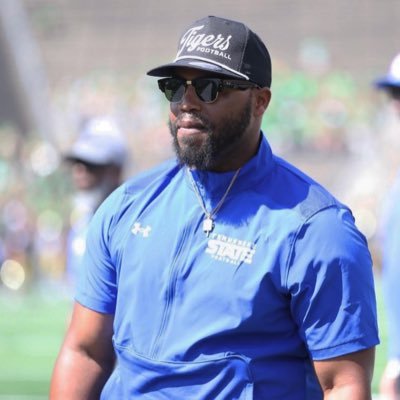 Faith - Fatherhood - Football // ΩΨΦ⚡️🖐🏾 RBs Coach @ Tennessee State University #RestoreTheRoar 🐅