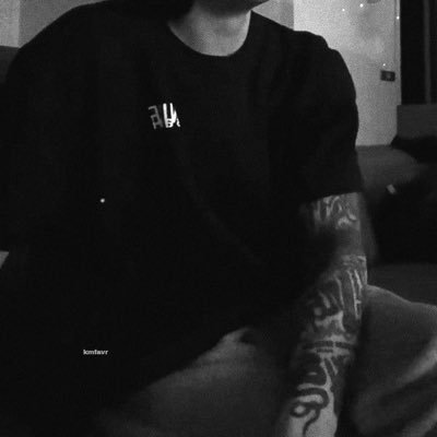 ⠀⠀⠀⠀⠀ ⠀ Paranoid, everything is going dark, nothing makes me sadder than my head.