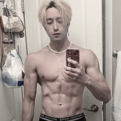 27 y/o ¥¥¥ Fitness ¥¥¥ Martial Arts ¥¥¥ Fat Stoner