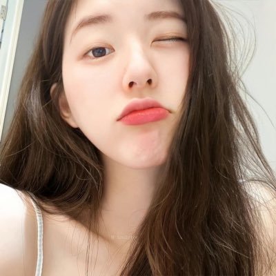 1998s parody – Chinese's actress that has tough personality and worthy friend with her protectivity when it comes to her friends, Zhao Lusi is the name ༘♡