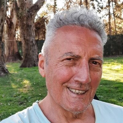 Ingeniería Industrial y Física Electrónica de partículas
Economía Geopolitíca Filosofía.