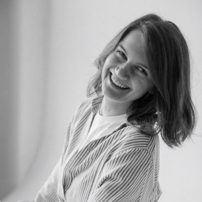 Hi, I'm Alexandra. With 10 years in tech startups and venture funds, I'm now launching an AI assistant to boost earnings for solo entrepreneurs and independent