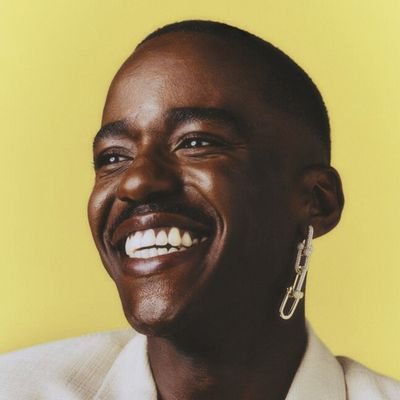 enaltecendo bixas pretas e o amor afrocentrado. de nós pra nós. 🤎🌈