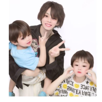7歳5歳のシンパパです🫠90ヴォクシー乗ってます🫠本が好きです🫠アニメ好きです🫠気軽にフォローしてください🫠
