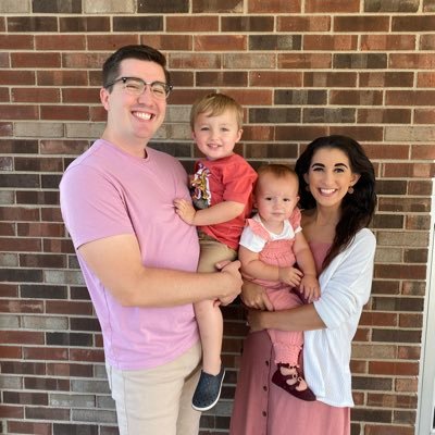 God is so good 🙏🏽 Married to Steven Hensley 💍 Mommy of 2 👨👩👧👦 Greyson 💙 Navy 💜 Biochemistry 🎓 Teacher 🍎