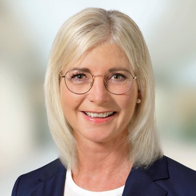 Ulrike Scharf MdL (CSU), Staatsministerin für Familie, Arbeit und Soziales, Landesvorsitzende Frauen-Union Bayern, daheim im Lkr. Erding, Team Scharf twittert