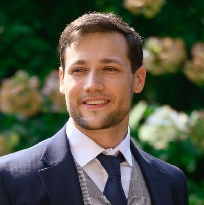 Senior Android developer at Football Co.
If you'd like to support my blogging endeavours, checkout https://t.co/hAAtEsBE7b