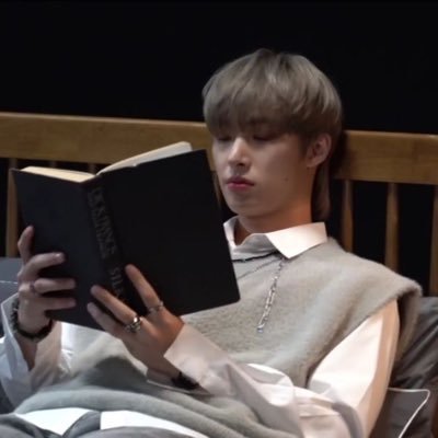 tirednars's profile picture. atz | rn, md in the making 🩺 #studytwt #archivetwt