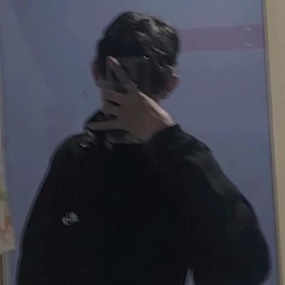 Solo soy una persona que no sabe que hacer de su vida y se la pasa escribiendo para desahogarse