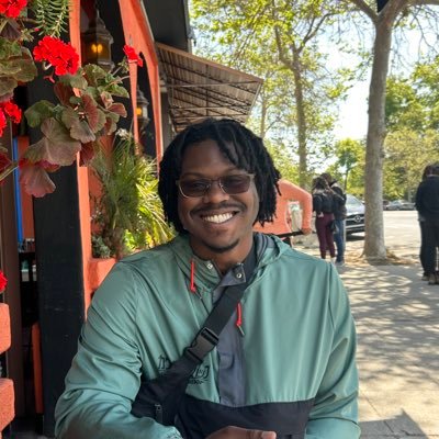 pretend photographer |ㅤ ㅤprofessional side nigga @twitch affiliate | brunch connoisseur 🇯🇲 🐊