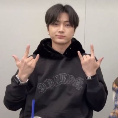 AndreaNettis2's profile picture. it's like a Polaroid love❤❤