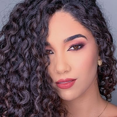 Me resumindo em tweets.
Uma psicóloga cairia bem,mas o Twitter é de graça né