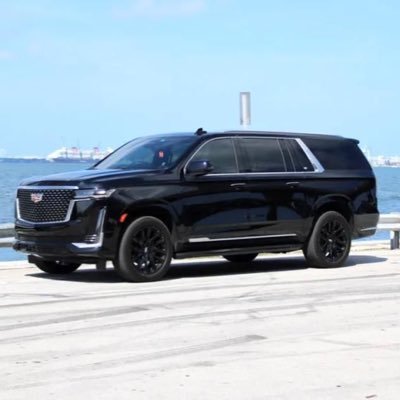 BLACK SUV LIMOUSINE