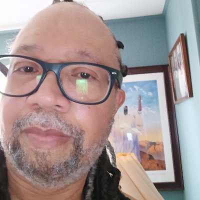 Screenwriter. Loves Christ, my beautiful wife, family, Star Trek, reggae, making films that depict love, hope and feature ethnically diverse characters.