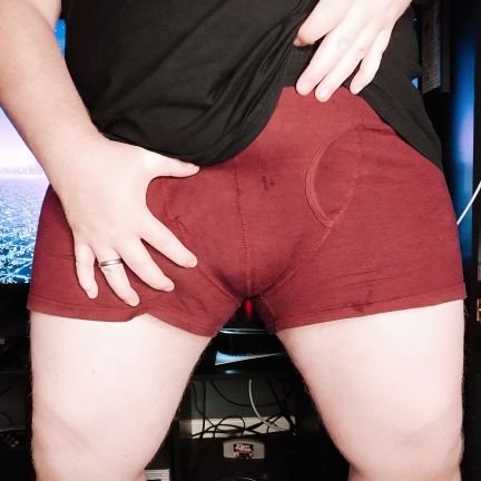 Verified Tit-Obsessed content creator with an average cut cock & a unique ability to shoot massive loads 💦