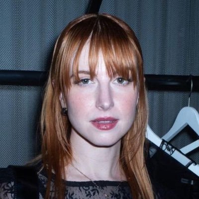 fIowers4vases's profile picture. touching a tattoo in the rain