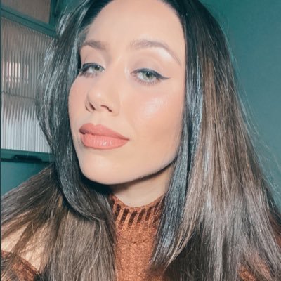 Professora de Inglês, Pedagoga, Aquariana e vivendo uma eterna tentativa de ser Fitness. 🍃🌻