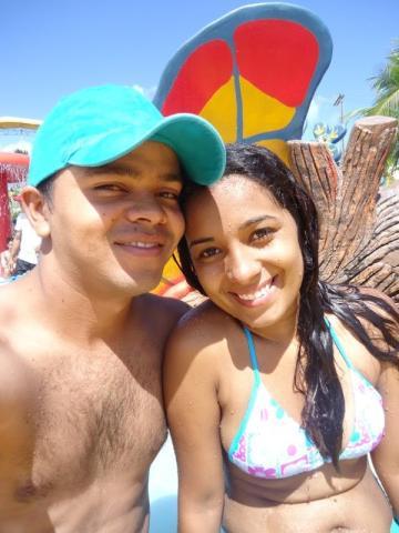 qualquer um pode me fazer sorrir, mas nem todos podem me fazer feliz.