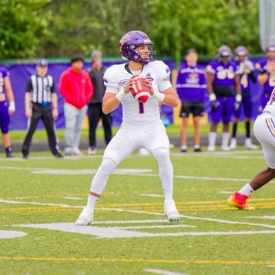 Wilfrid Laurier University Quarterback |Sophomore #15| 6’1 204 lbs | email: keyshaundorsey333@gmail.com