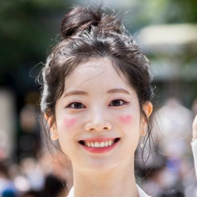 Once, My Day, Uaena, Reveluv, Blink, Fearnot, and casual Shawol || Mostly busy on weekdays || Habitual slow unpacker