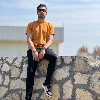 hey guys, I'm 22, med student, hate studying like everyone else but have to cause its life. I like to think I'm fun 🙂🙂