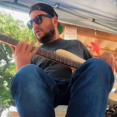 guitarrista uma tentativa de banda
baixista beer 06
pai