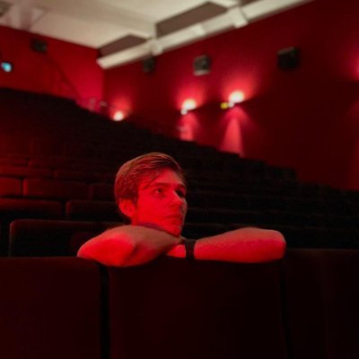 Comédien (amateur certes)
#cinéma🎬#théâtre🎭
Un des deux gusses de @lesscenaristes
📄contact pro: luyesgenin@gmail.com