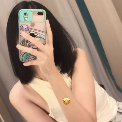 queen_beemy's profile picture. Dream big, sparkle more.