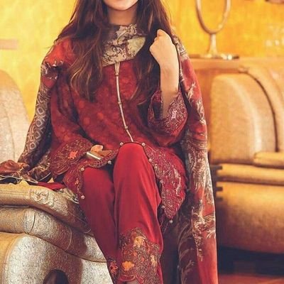 KhubsuratP35634's profile picture. Artist