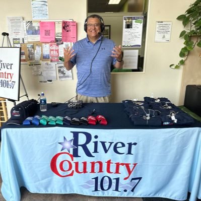 Morning Host and Program Director - River Country 101.7 (Dixon, IL) since 1994! #BroncosCountry #Isles #DetroitBasketball STLFLY