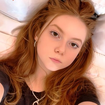 (PARODY ROLEPLAY 18+) Bratty aspiring Instagram model and amateur sleuth! 😇 single, 21 years old in College! Now working as a private detective to pay my way🔎