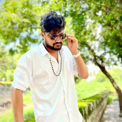Tamil cinema freak, social media manager◀▶ @vadivelumemes