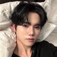 웽 (@kmhllew) 's Twitter Profile