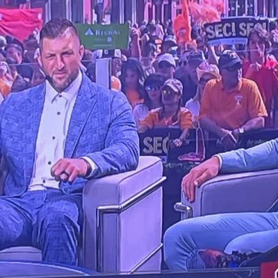 SAMAMA615's profile picture. ❤️‍🔥Wife 🧡Mom ✝️Follower 🍊VOLS. 🎤🎹🎼🎤Nashville native 💙🐯Preds 🐥🐴🐓Farm ☀️🚤🛶 Lake