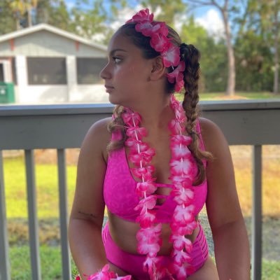 RoYourFriend's profile picture. 🍃 LUV URSELF ✌🏼