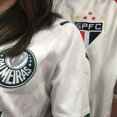 Torço para um time que só me trazia tristeza e decepção... Mas hoje a gente acordou campeão 
Amo uma rival