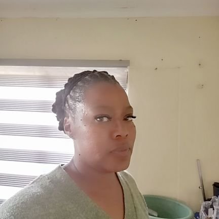 DineoXukwane's profile picture. Mother of the clan