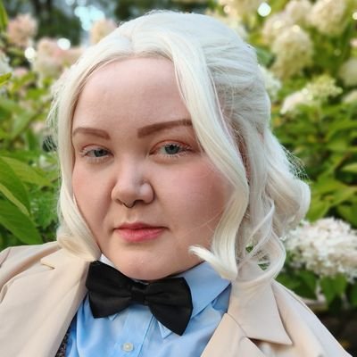 š«š® āæ 25 āæ Cosplay āæ they/them āæ art acc: @elvengraces āæ three bumblebees in a trench coat āæ anakin skywalker apologist āæ