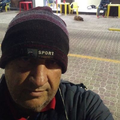 Homen de 61 anos em 2022, de direita