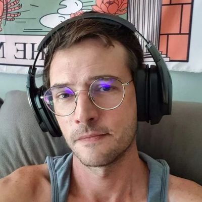 Streamer Gamer. 
Iniciante, mas velho 🐣
 insta: https://t.co/jc6FHb5qc1 / #gaymer #streamer