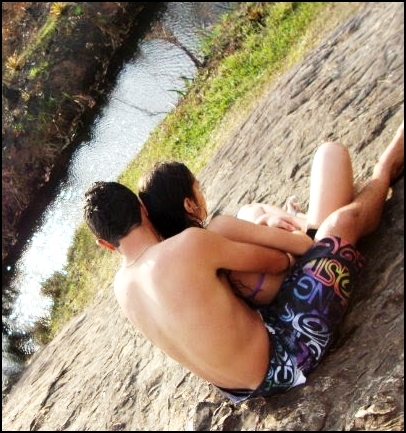 ' Tô feliz, to despreocupada, com a vida eu to de bem. (: