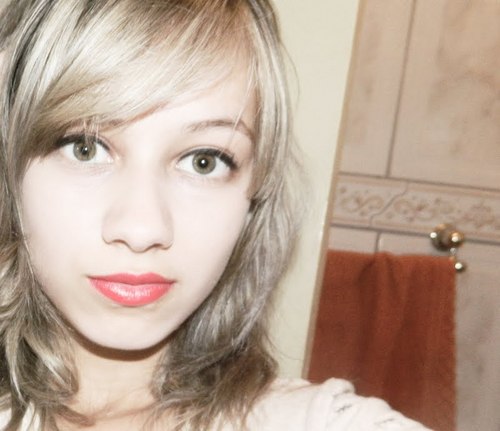 Deus! 16 aninhos.  Libriana, chocolatra assumida, .. =) muito perfeccionista...!para os q gostam d mim: um bejo! para os q me odeiam: fuck ! haha